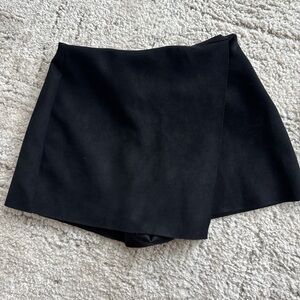Zara Suede Black Women's Skort Shorts - Classic Everyday Style